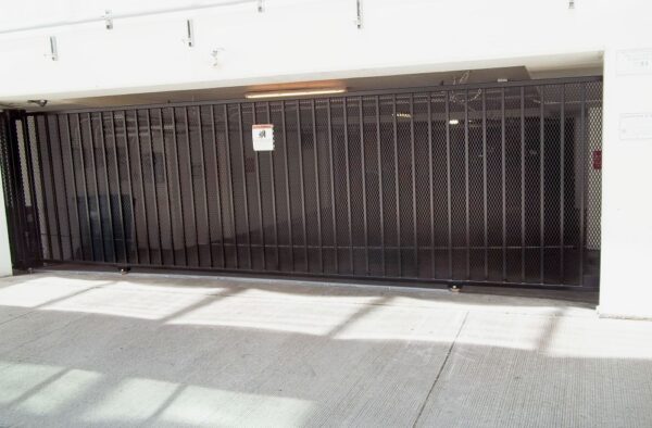 Iron Slide Gate with Expanded Metal