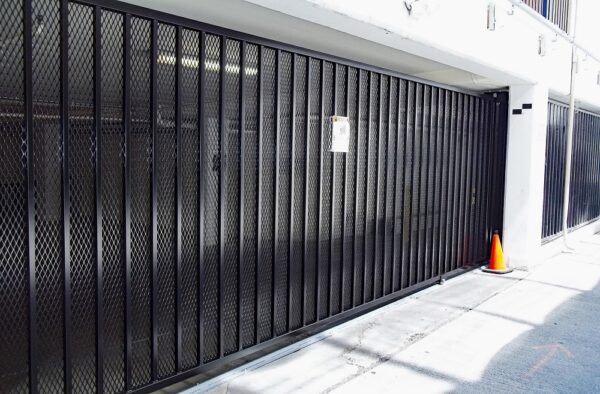 Iron Slide Gate with Expanded Metal - Image 2