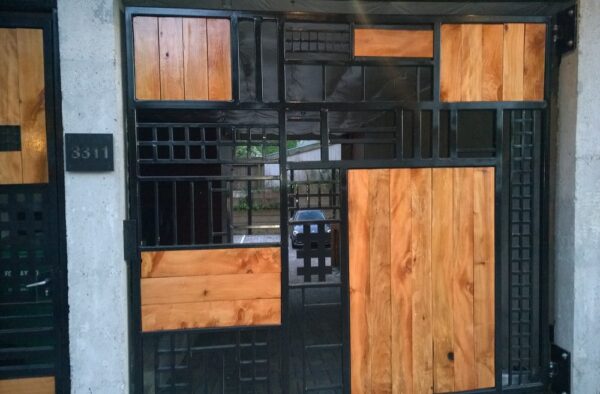 Wood Accented Pedestrain Gate - Image 3