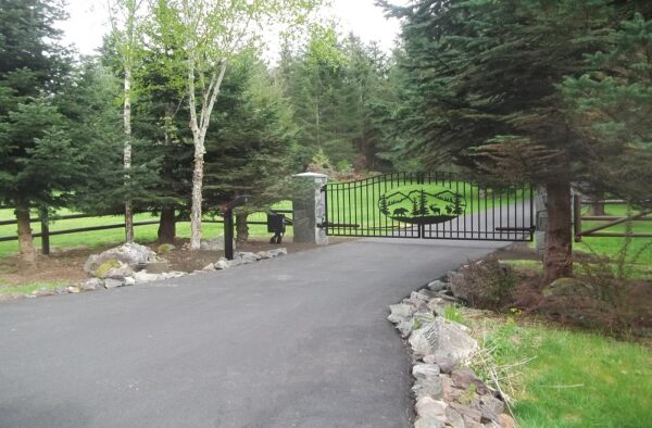 Mountain Scene Gate - Image 3