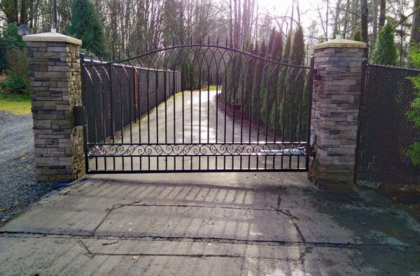 Single Swing Gate with Magnetic Lock