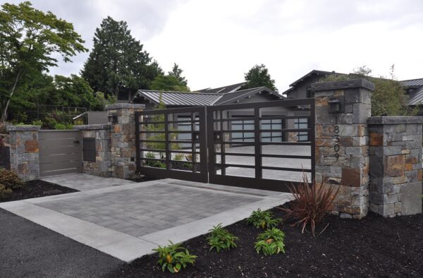 Thick Framed Gate - Image 2