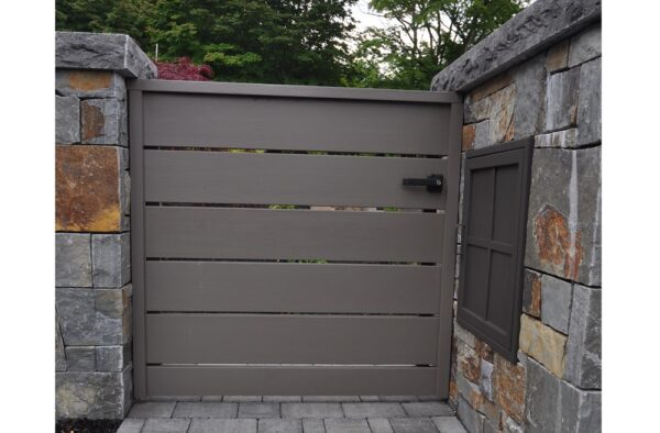 Thick Framed Gate - Image 3