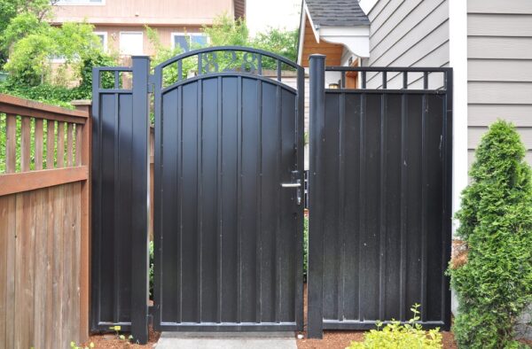 Arched pedestrian gate