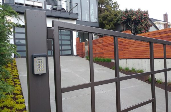 Modern Styled Gate - Image 3