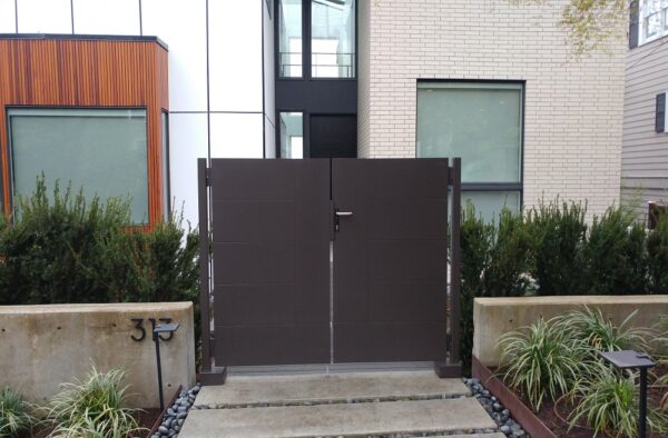 Modern Styled Gate - Image 4