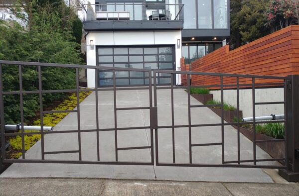 Modern Styled Gate - Image 2