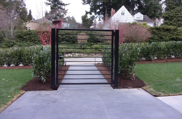 Black Pacific Ped Gate