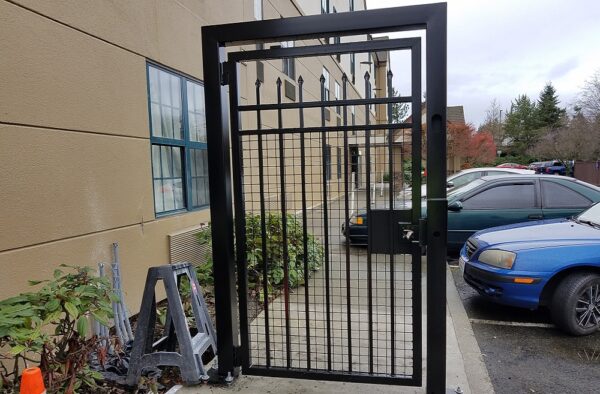 Ped Gate with Spear Points
