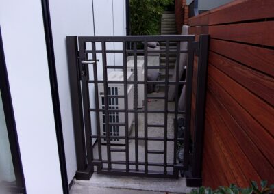 Simple Locking Ped Gate