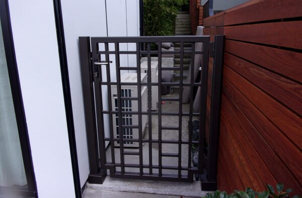 Simple Locking Ped Gate