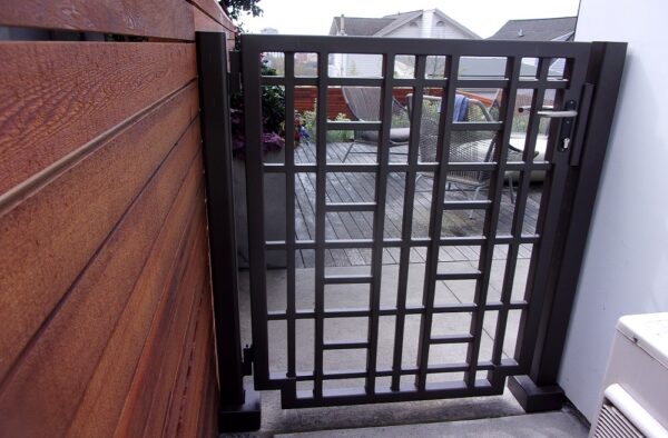 Simple Locking Ped Gate - Image 2