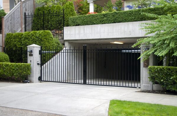 Double Swinging Gate with Spear Points - Image 2