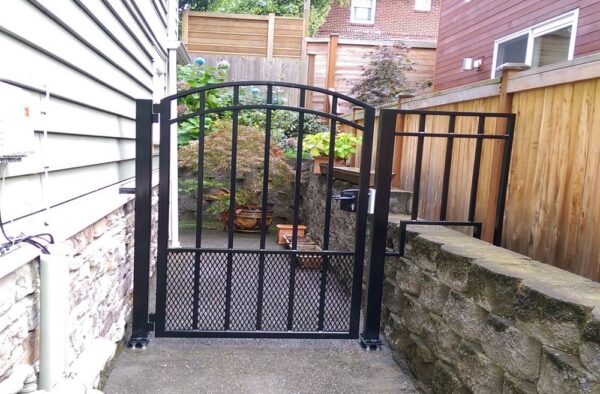 Pedestrian Gate with Winged Fencing