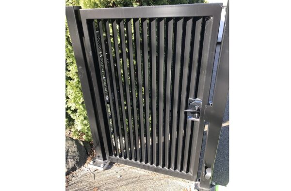 Louver Privacy-Security Gate - Image 4