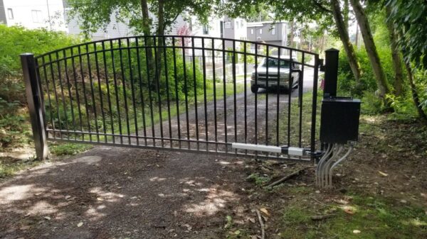 Double Swing Arch Gate