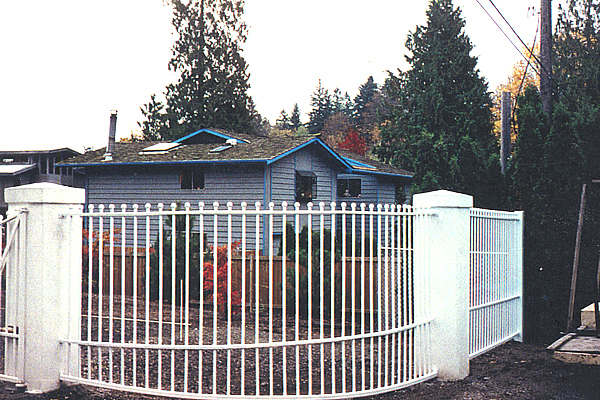 Iron Fencing with Rounded Spear Points