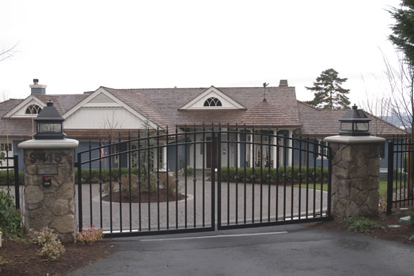 Double Swing Gate with Spear Points