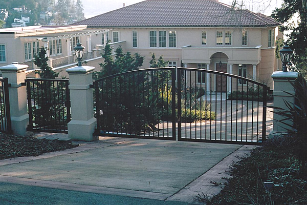 Double Swing Gate with Arch