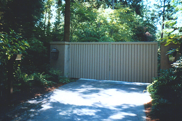 Iron privacy-security Gate with Wood