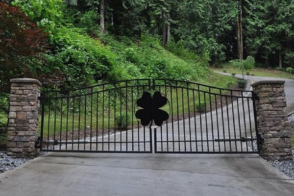 Shamrock Driveway Gate