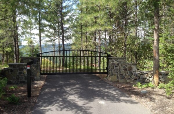 Suncadia Cantilever Slide Gate With Access Control Point