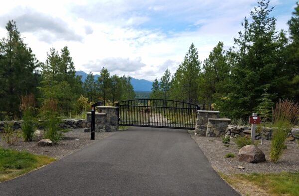 Suncadia Lot 7 Cantilever Slide Gate With Access Control Point