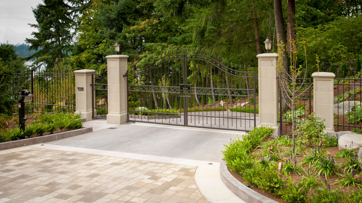 Iron Swing Driveway Gate